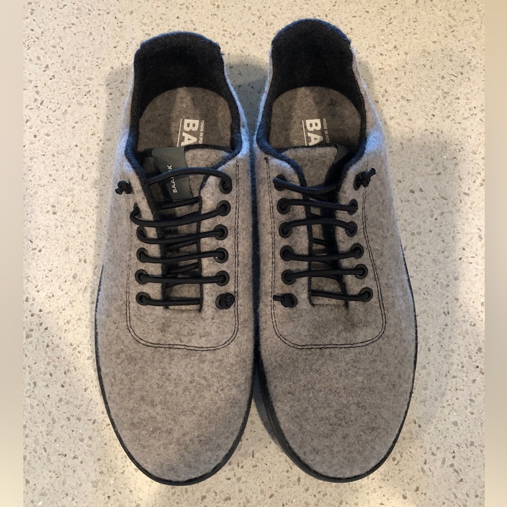 NWOT Baabuk Classic Wooler Sneaker (Size 6.5 U.S.)